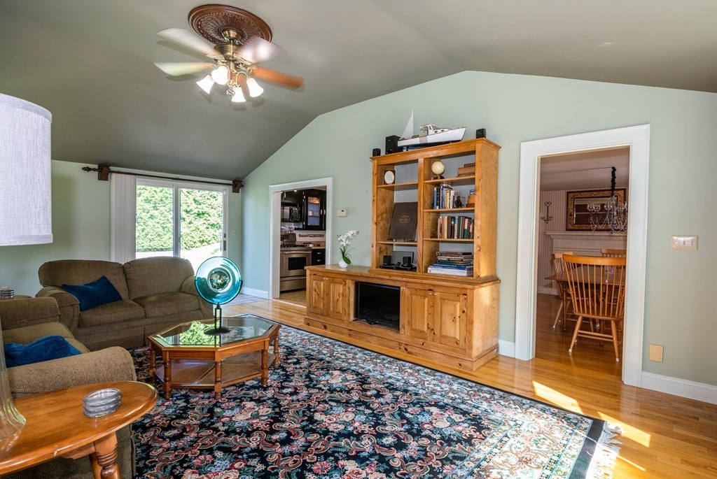 8 Davis Road Beverly, MA 01915 - Photo 9 of 30 Gallery Image 9