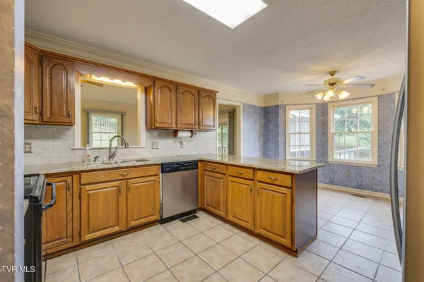 $449,000 | 203 Sasanoa Court, Kingsport, TN 37664