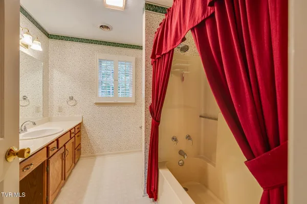 $449,000 | 203 Sasanoa Court, Kingsport, TN 37664