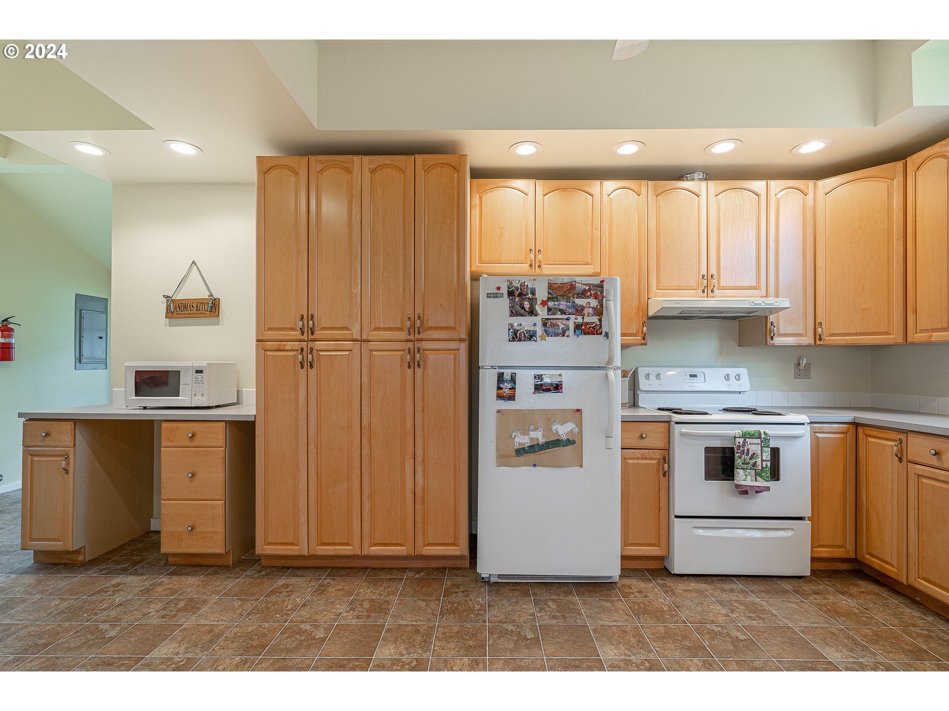 26413 Franklin Road Junction City, OR 97448 - Photo 20 of 44 a kitchen with stainless steel appliances kitchen island granite countertop a refrigerator a sink and a stove