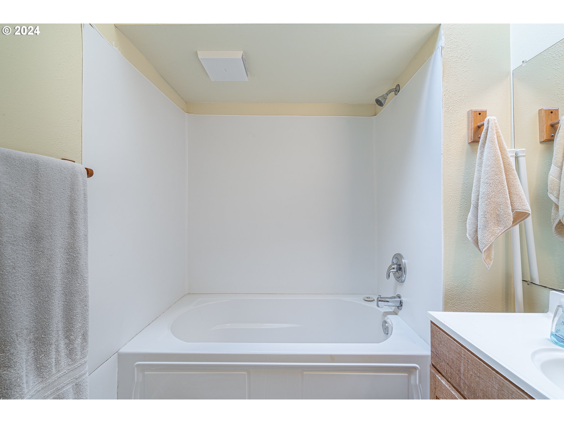 26413 Franklin Road Junction City, OR 97448 - Photo 24 of 44 a bathroom with a bathtub and a sink