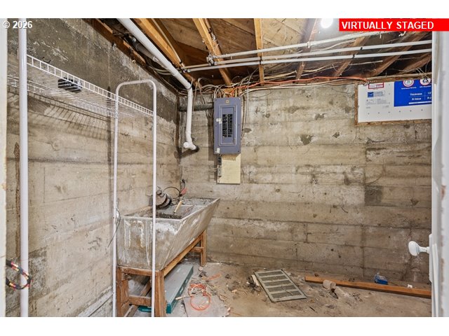 420 Water Street Heppner, OR 97836 - Photo 30 of 48 a bathroom with a shower