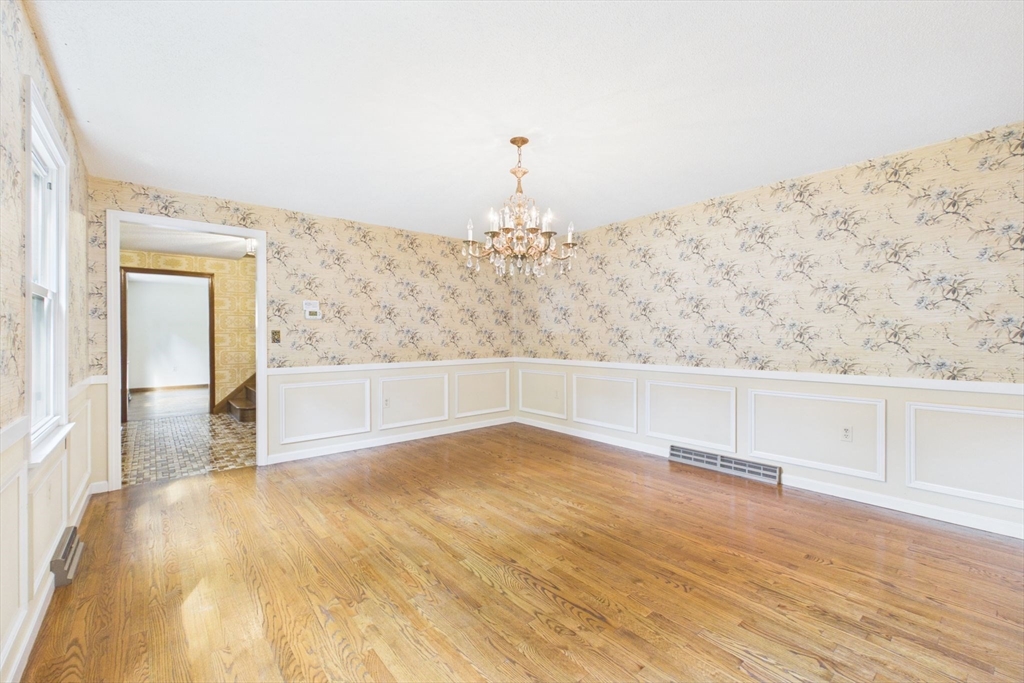 500 Inverness Lane Longmeadow, MA 01106 - Photo 8 of 41