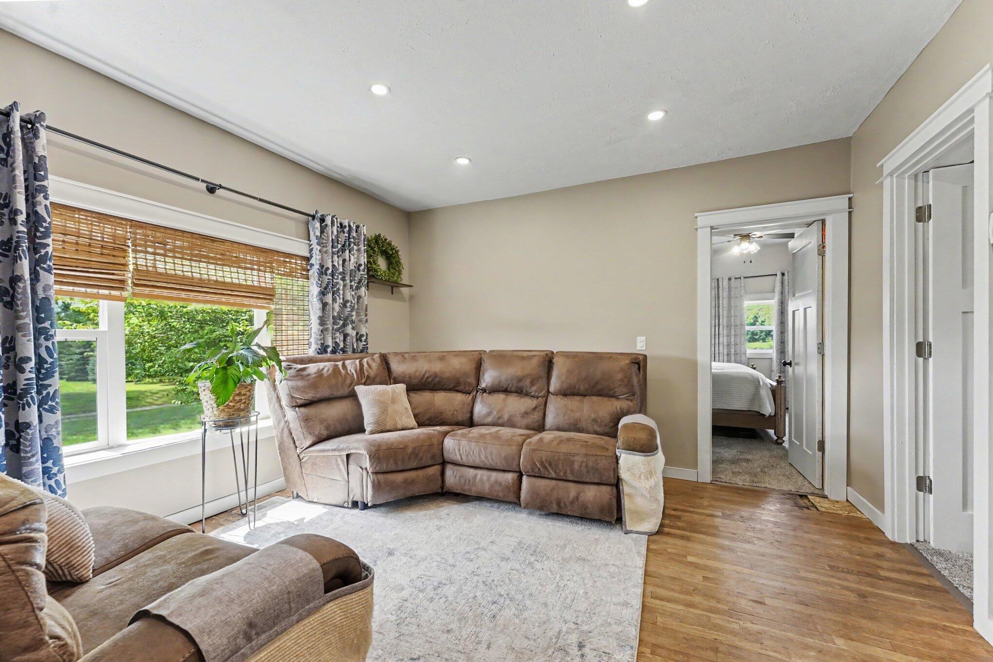 2601 South Derby Road Sidney, MI 48885 - Photo 15 of 26 Living Room