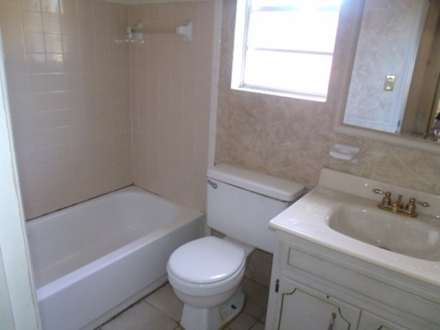 4520 Cox Road Evans, GA 30809 - Photo 11 of 15 Hall Bath