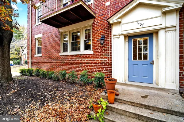 $329,500 | 1407 East Abingdon Drive, Unit 1, Alexandria, VA 22314