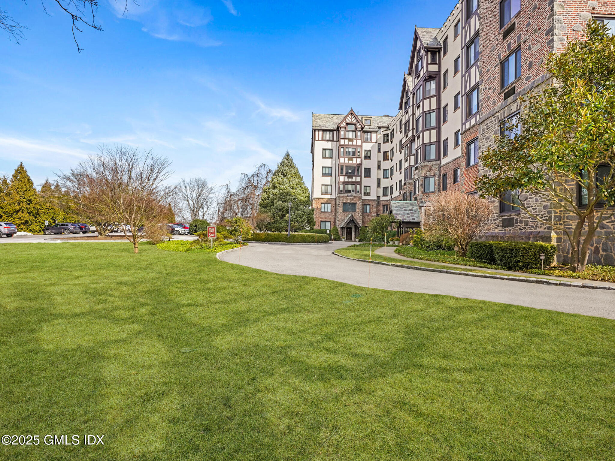 47 Lafayette Place, Unit 3H Greenwich, CT 06830 - Photo 17 of 18