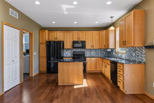 $525,000 | 18059 89th Place North, Maple Grove, MN 55311