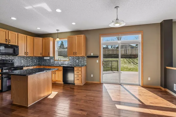 $525,000 | 18059 89th Place North, Maple Grove, MN 55311