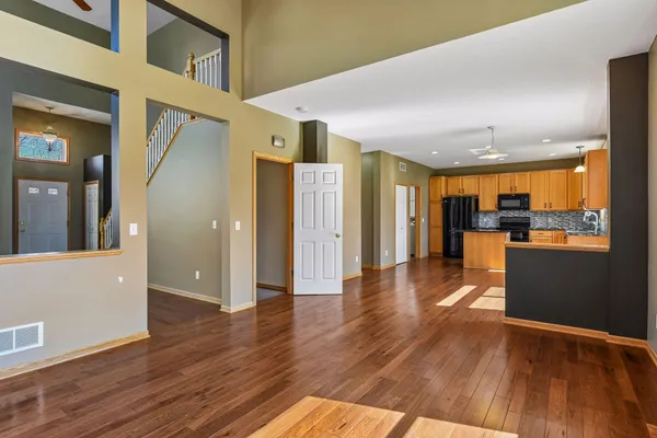 $525,000 | 18059 89th Place North, Maple Grove, MN 55311