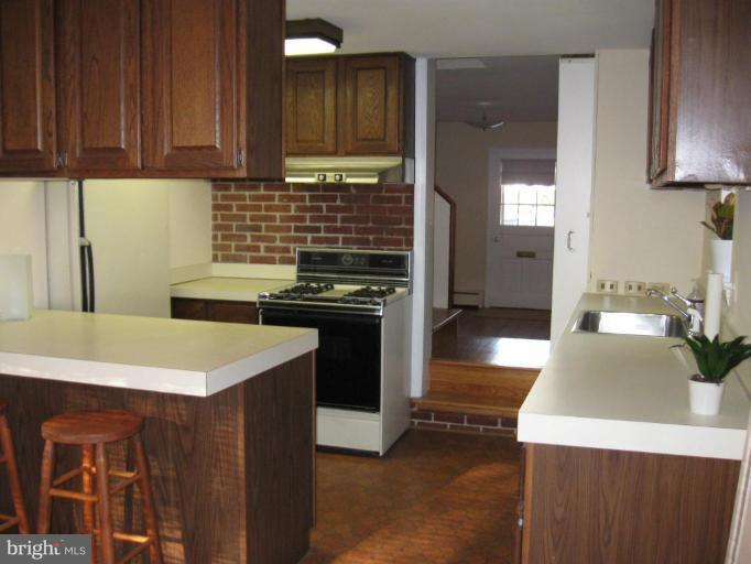 5319 Wakefield Road Bethesda, MD 20816 - Photo 11 of 29 Kitchen with access to LV