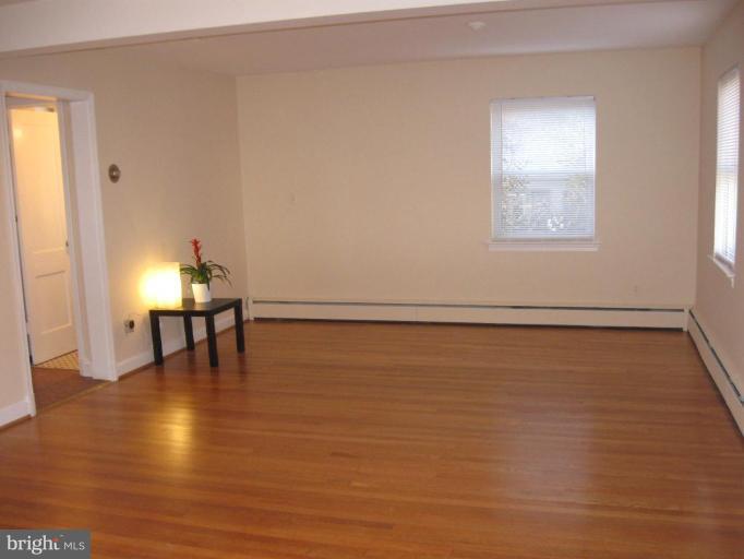 5319 Wakefield Road Bethesda, MD 20816 - Photo 5 of 29 Living Room