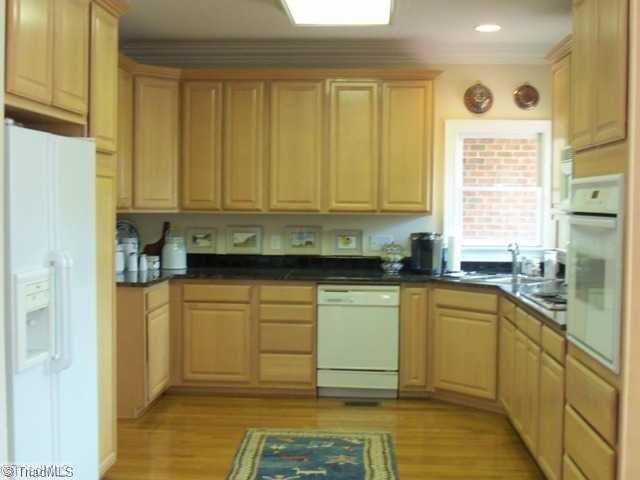 6007 Beckenham Way Oak Ridge, NC 27310 - Photo 4 of 15 Kitchen.