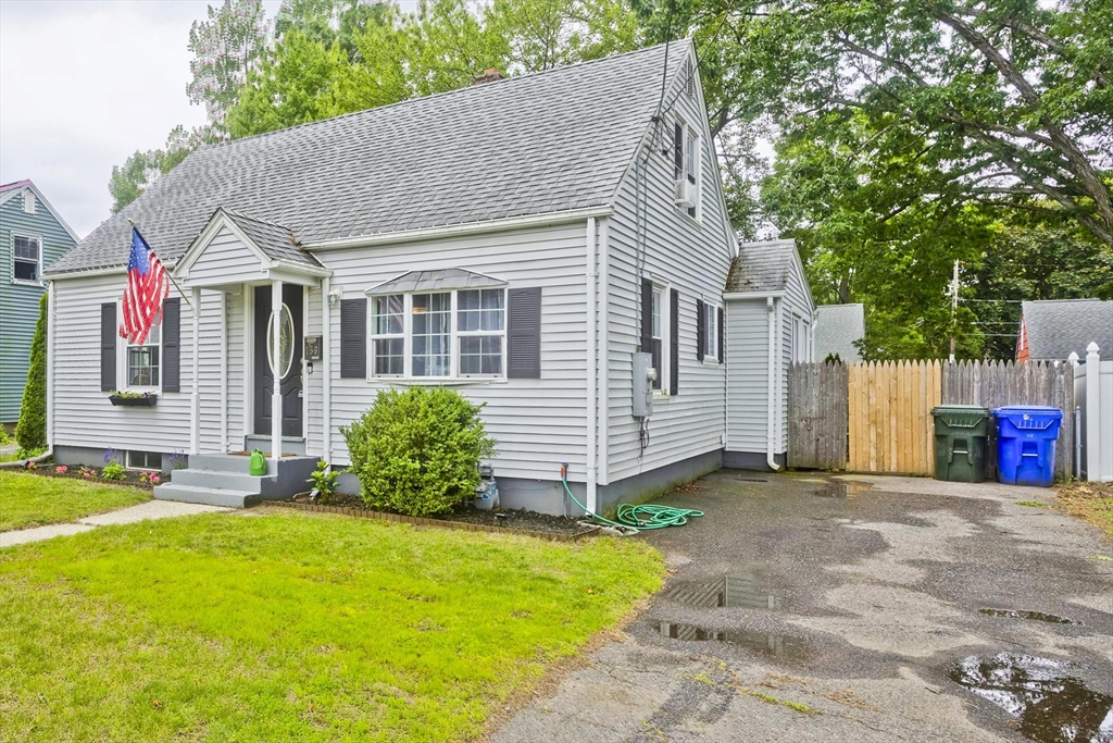 156 Powell Avenue Springfield, MA 01118 - Photo 3 of 37 Gallery Image 3