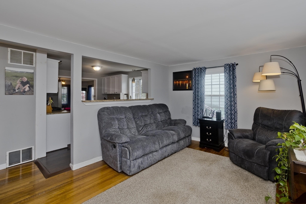 156 Powell Avenue Springfield, MA 01118 - Photo 8 of 37 Gallery Image 8