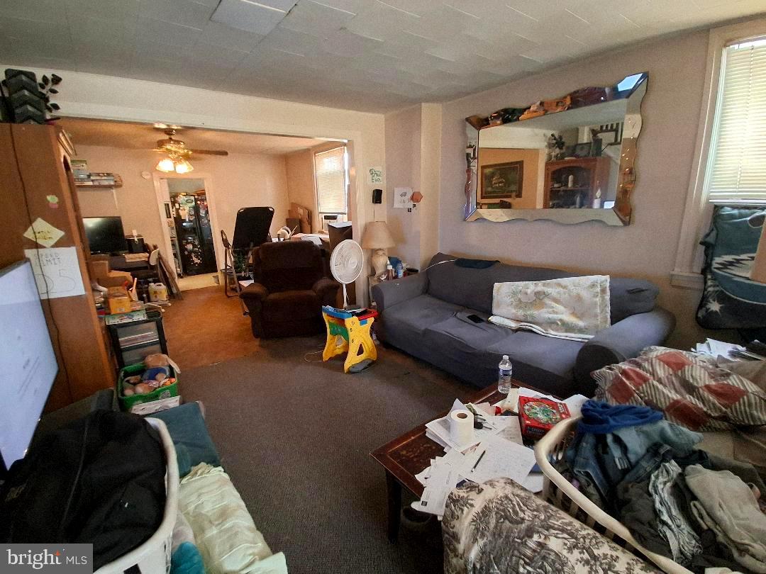 130 Westdale Road Upper Darby, PA 19082 - Photo 7 of 22 Living room