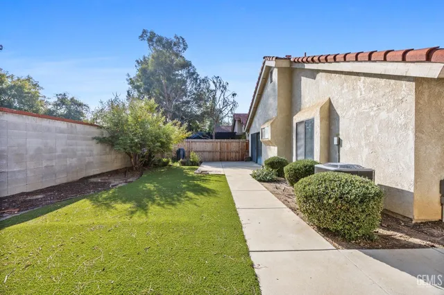 a view of a house with a small yard