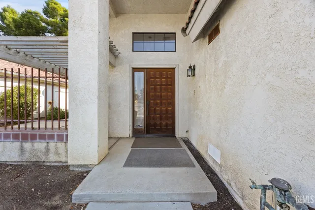 a view of a entryway door of the house