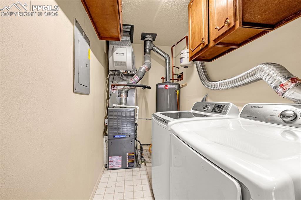 130 Scotland Road, Unit D Pueblo, CO 81001 - Photo 17 of 20 a utility room with dryer and washer