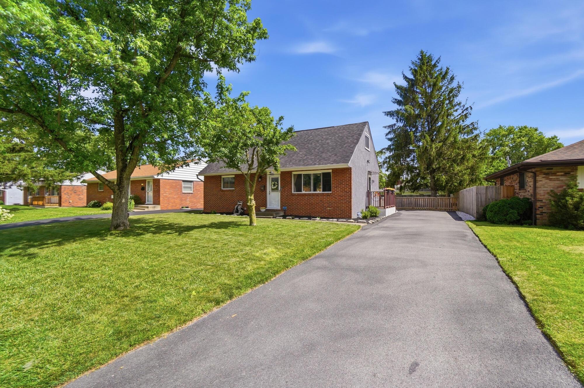 1041 Loring Road Columbus, OH 43224 - Photo 3 of 36