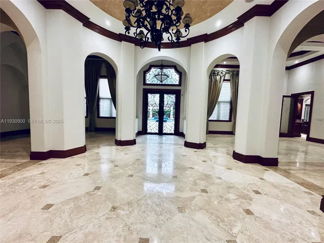 a view of livingroom with furniture