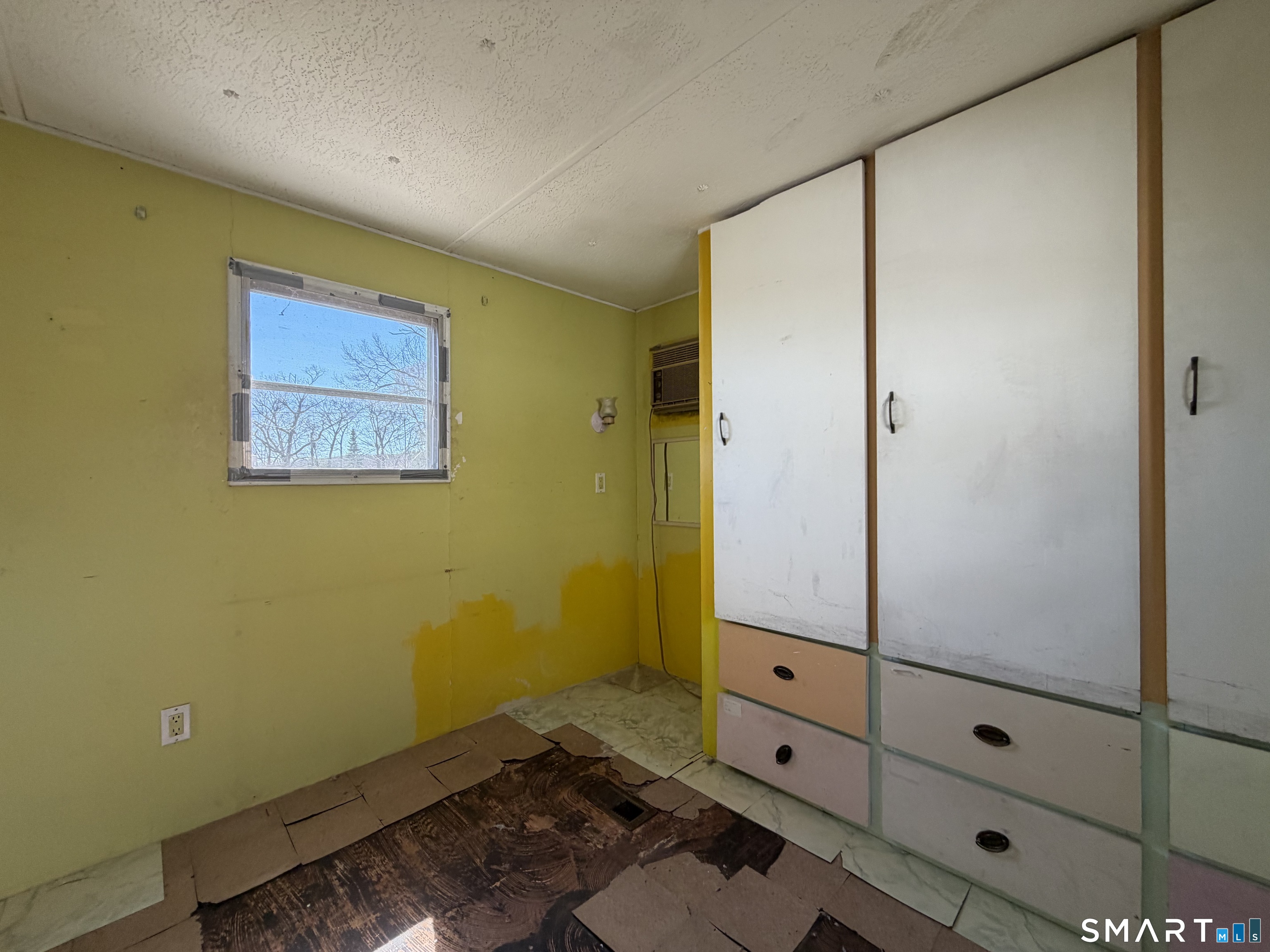 14 Mountainview Road East Hampton, CT 06424 - Photo 20 of 26 a view of room with window