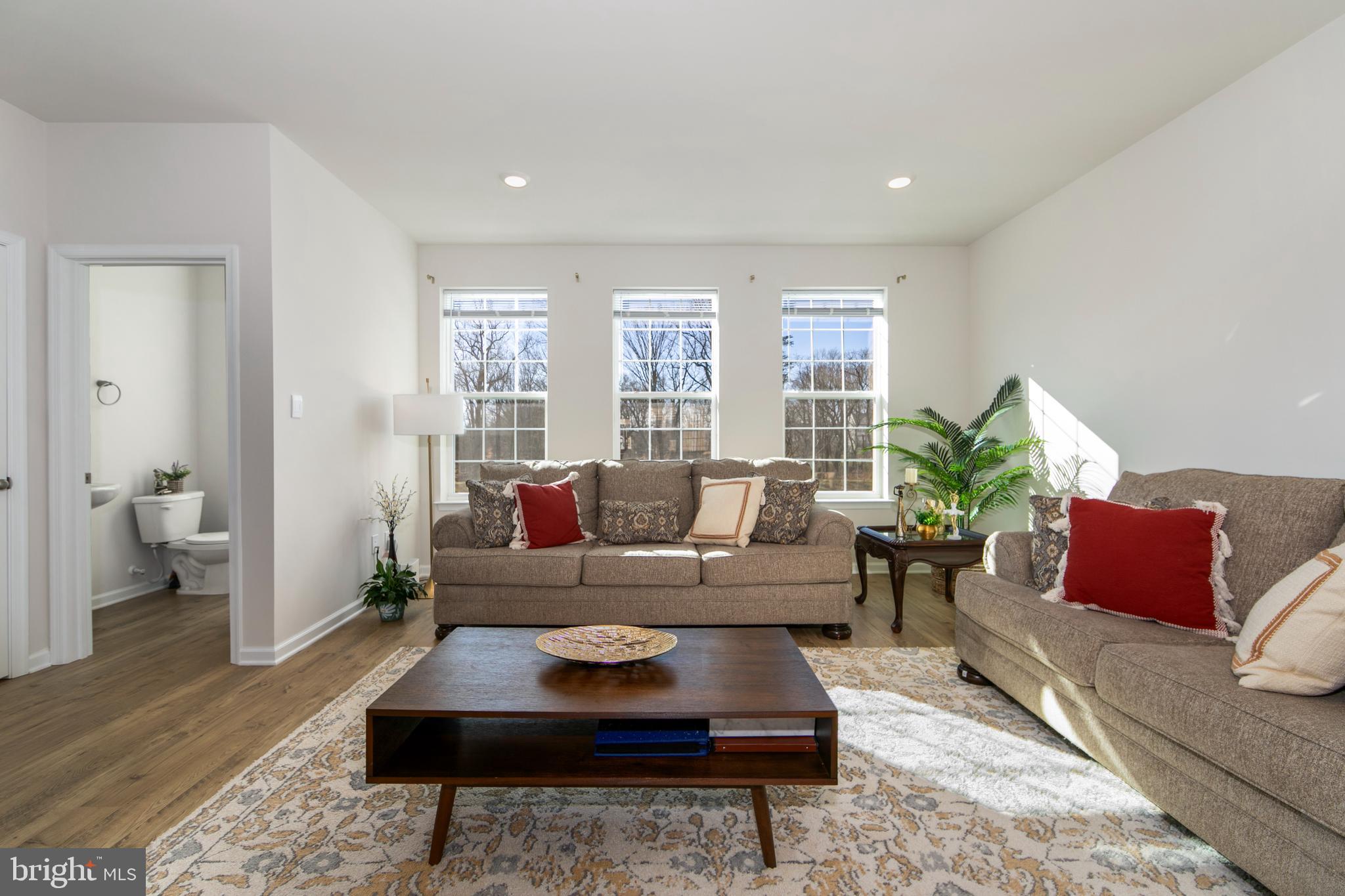 472 Monte Farm Road Mount Laurel, NJ 08054 - Photo 16 of 45 Living Room