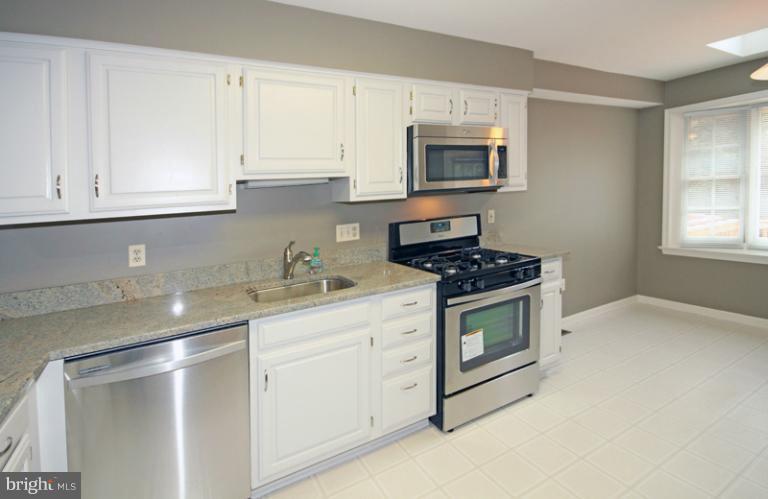 9089 Golden Sunset Lane Springfield, VA 22153 - Photo 2 of 30 Kitchen