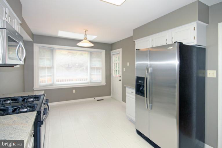 9089 Golden Sunset Lane Springfield, VA 22153 - Photo 12 of 30 Kitchen