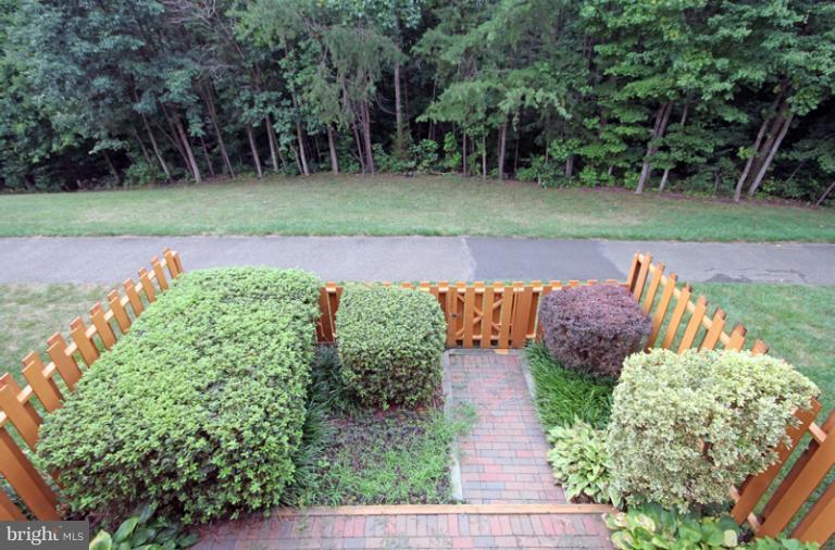 9089 Golden Sunset Lane Springfield, VA 22153 - Photo 14 of 30 Exterior (General)