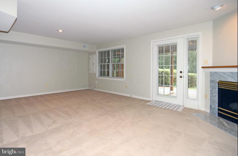 9089 Golden Sunset Lane Springfield, VA 22153 - Photo 20 of 30 Family Room