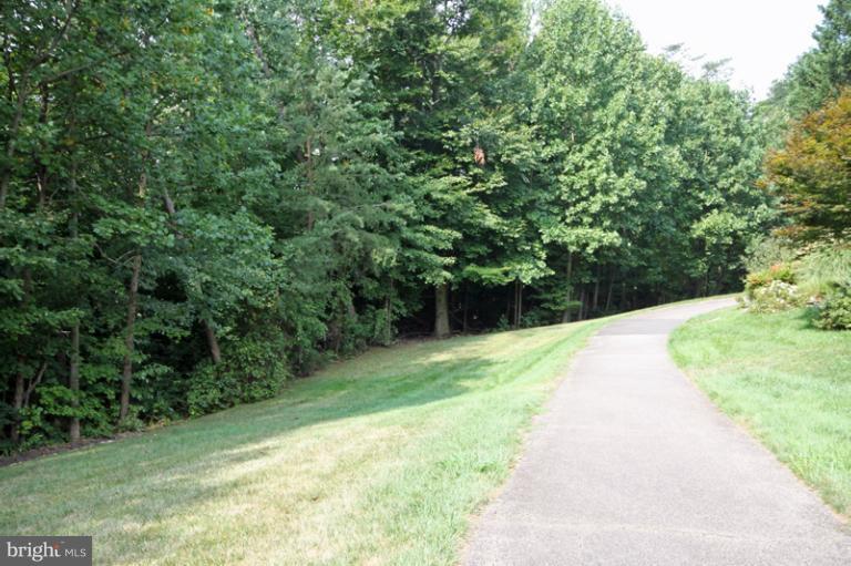 9089 Golden Sunset Lane Springfield, VA 22153 - Photo 24 of 30 Community