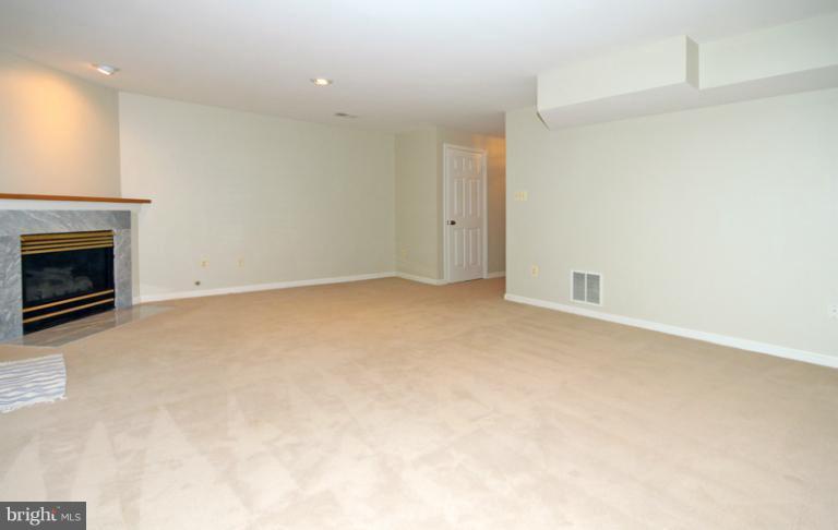 9089 Golden Sunset Lane Springfield, VA 22153 - Photo 8 of 30 Family Room