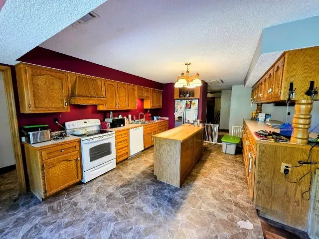 $490,000 | 875 Southwest 54th Highway, Osceola, MO 64776