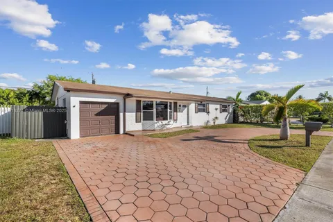 a front view of house with yard