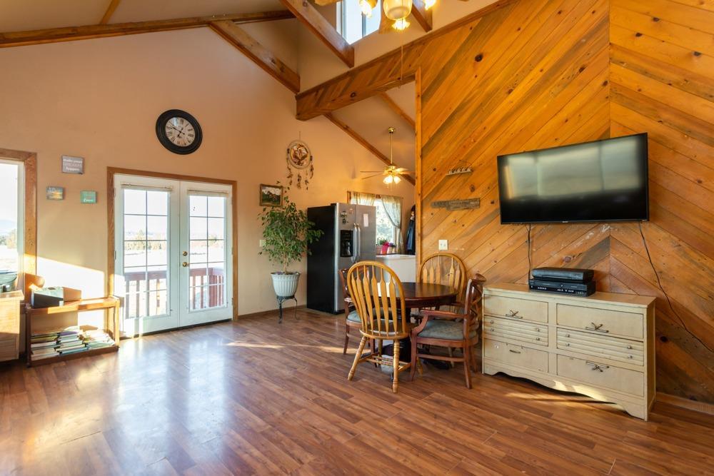 23220 Bliss Road Sprague River, OR 97639 - Photo 12 of 35 a livingroom with furniture and a flat screen tv