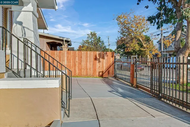 $899,000 | 2027 83rd Avenue, Oakland, CA 94621