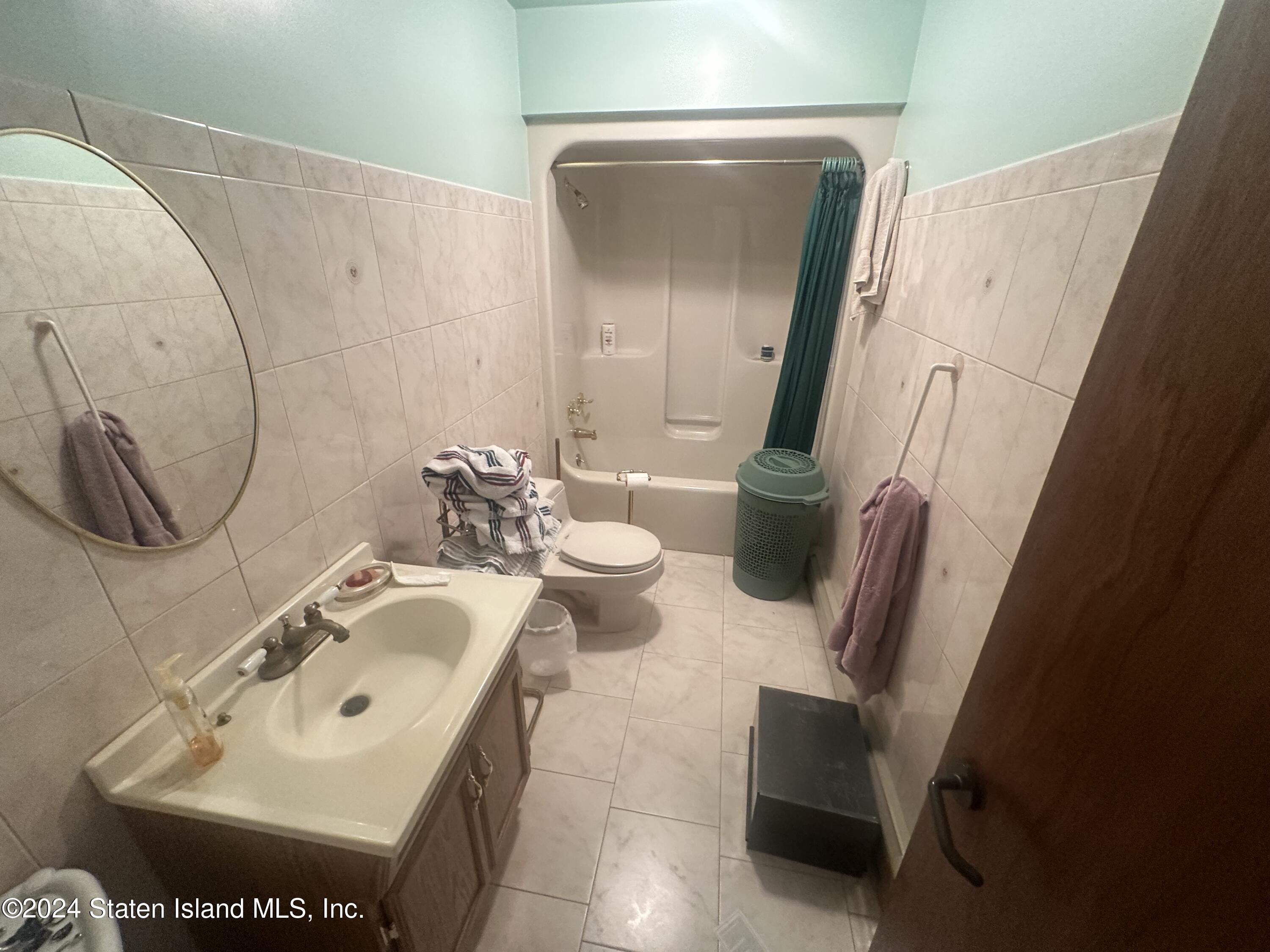 526 Sinclair Avenue Staten Island, NY 10312 - Photo 7 of 13 IMG_1518