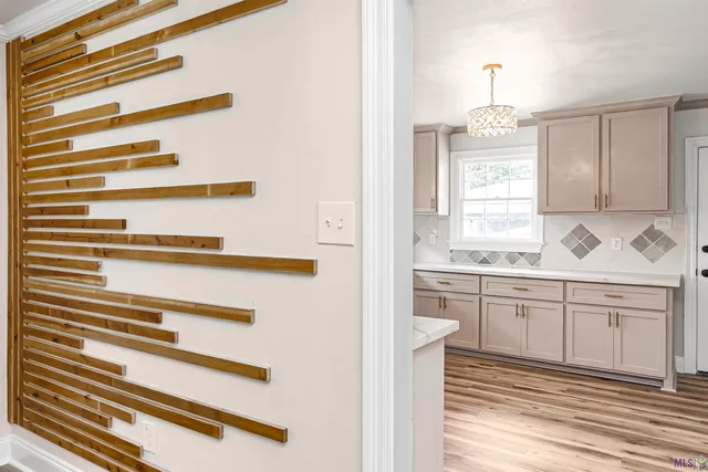 $294,900 | 275 East Riveroaks Drive, Baton Rouge, LA 70815