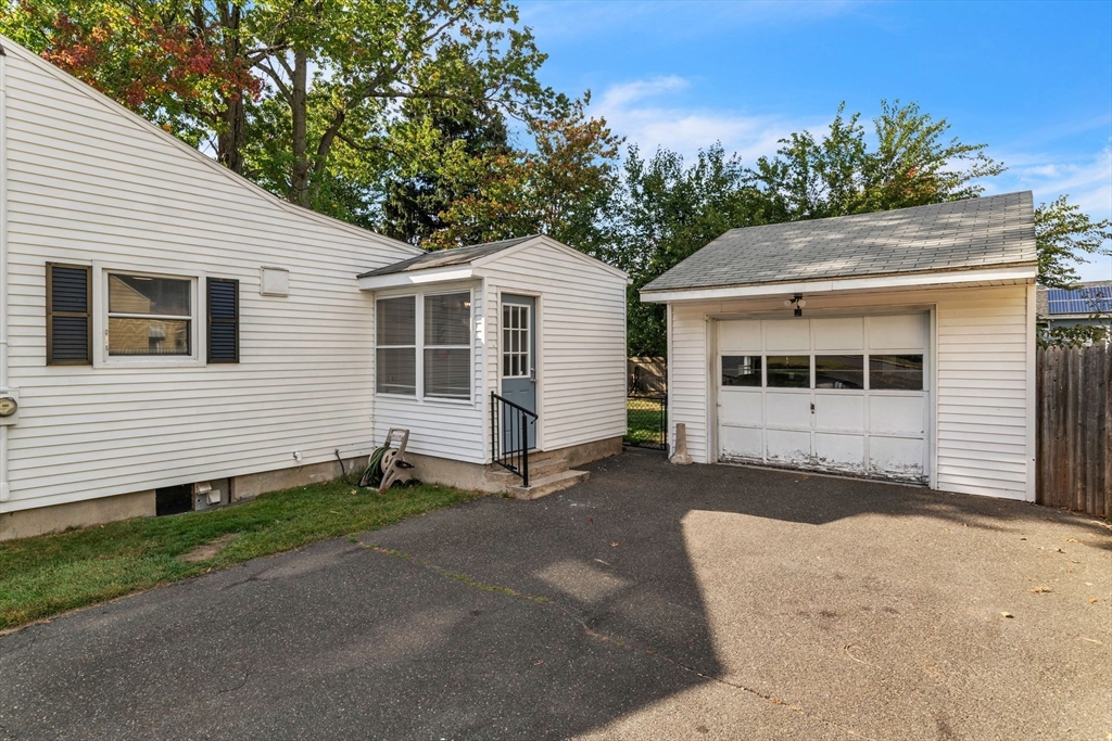 80 Victoria Street Springfield, MA 01104 - Photo 3 of 36