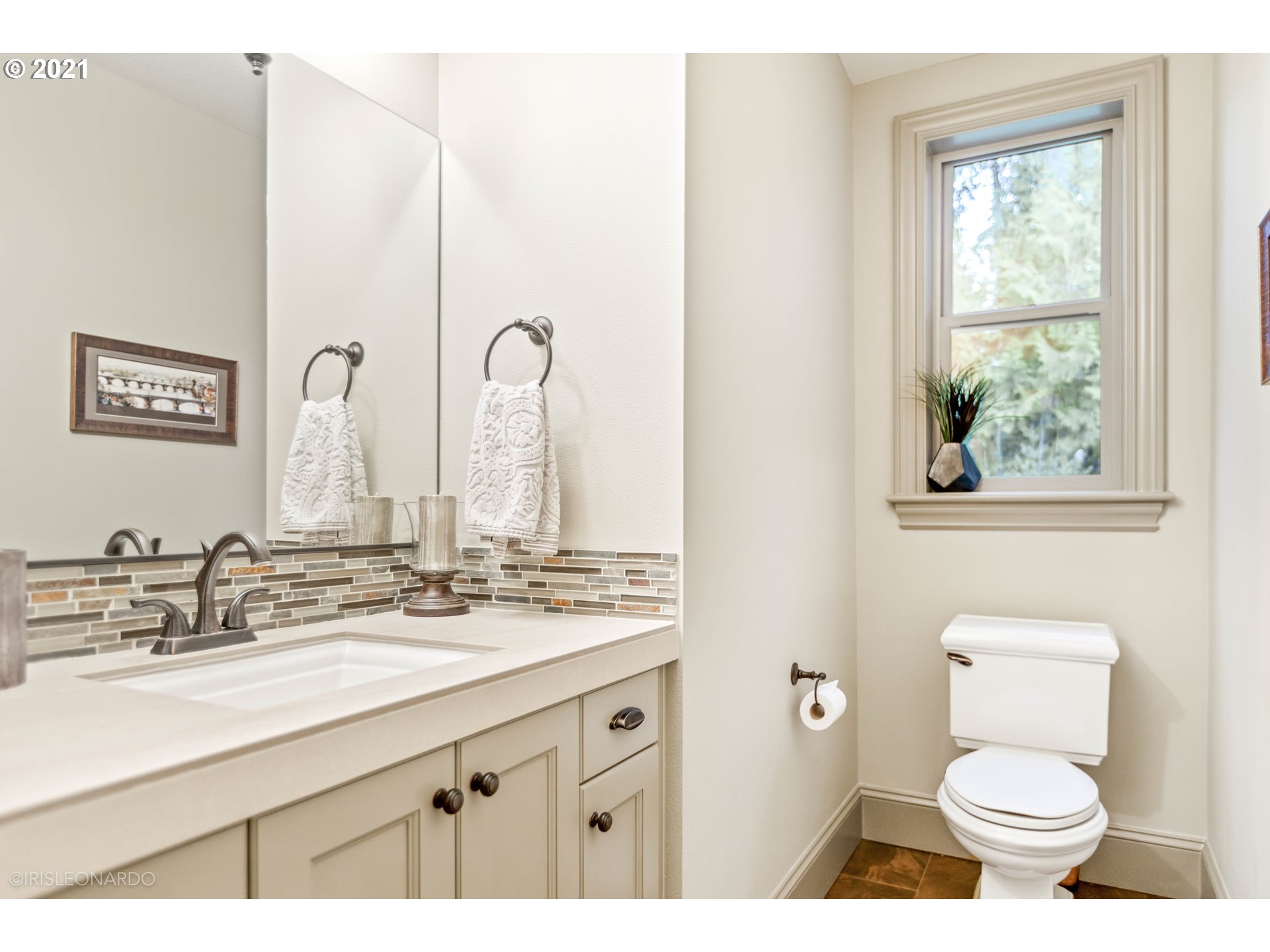 22260 Southwest Ribera Lane West Linn, OR 97068 - Photo 14 of 32 Gallery Image 14