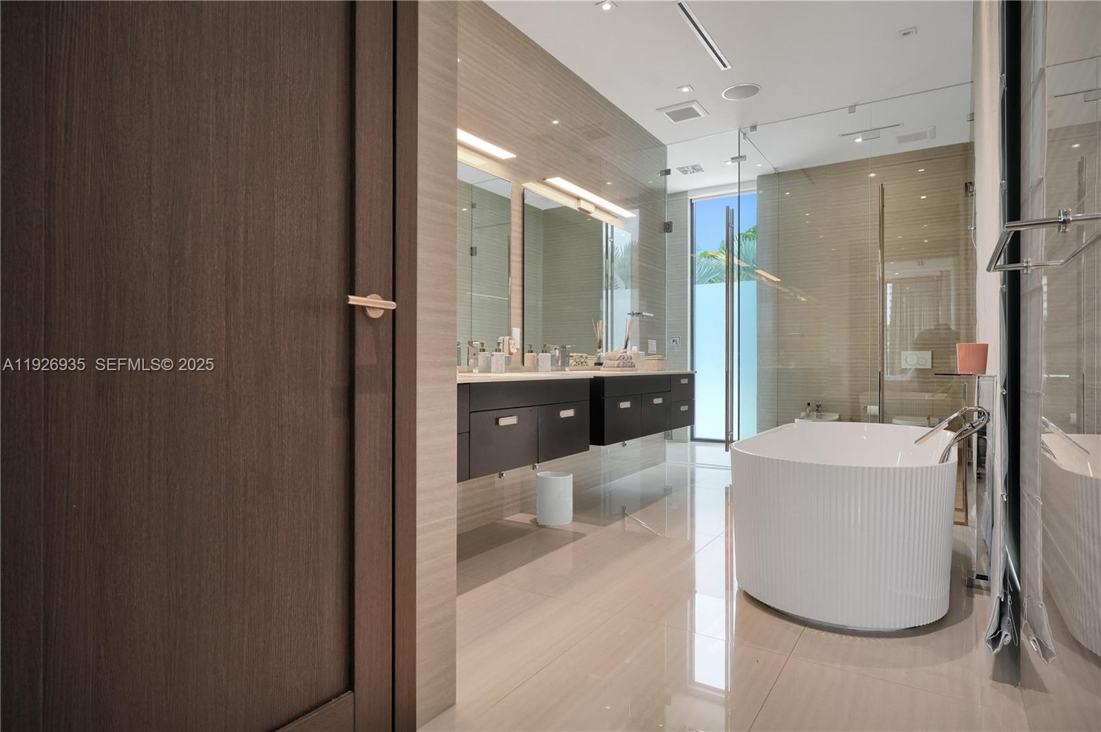 5501 Pine Tree Drive Miami Beach, FL 33140 - Photo 38 of 60