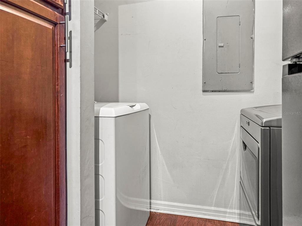 455 Alt 19, Unit 175 Palm Harbor, FL 34683 - Photo 14 of 35 a bathroom with a shower and toilet