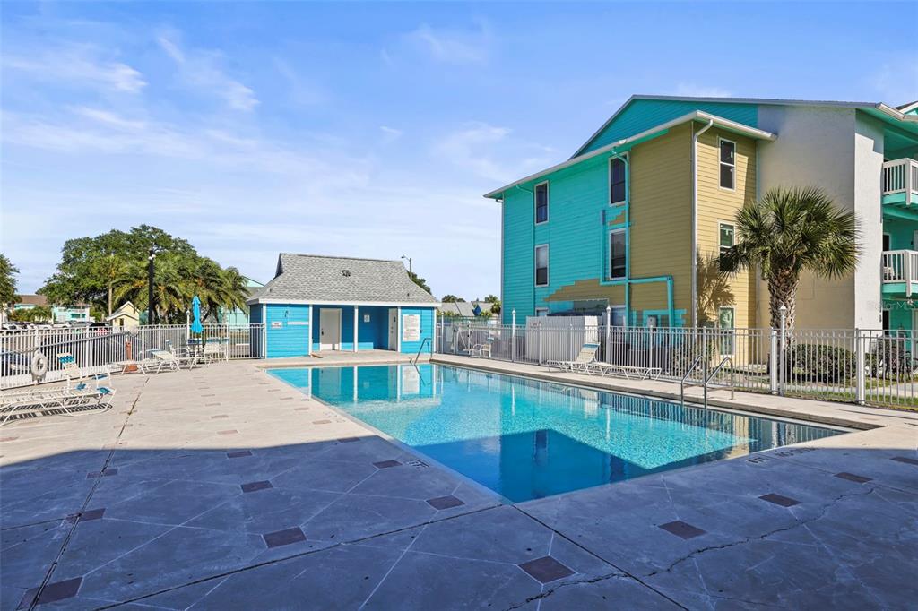 455 Alt 19, Unit 175 Palm Harbor, FL 34683 - Photo 33 of 35 a view of a house with a swimming pool
