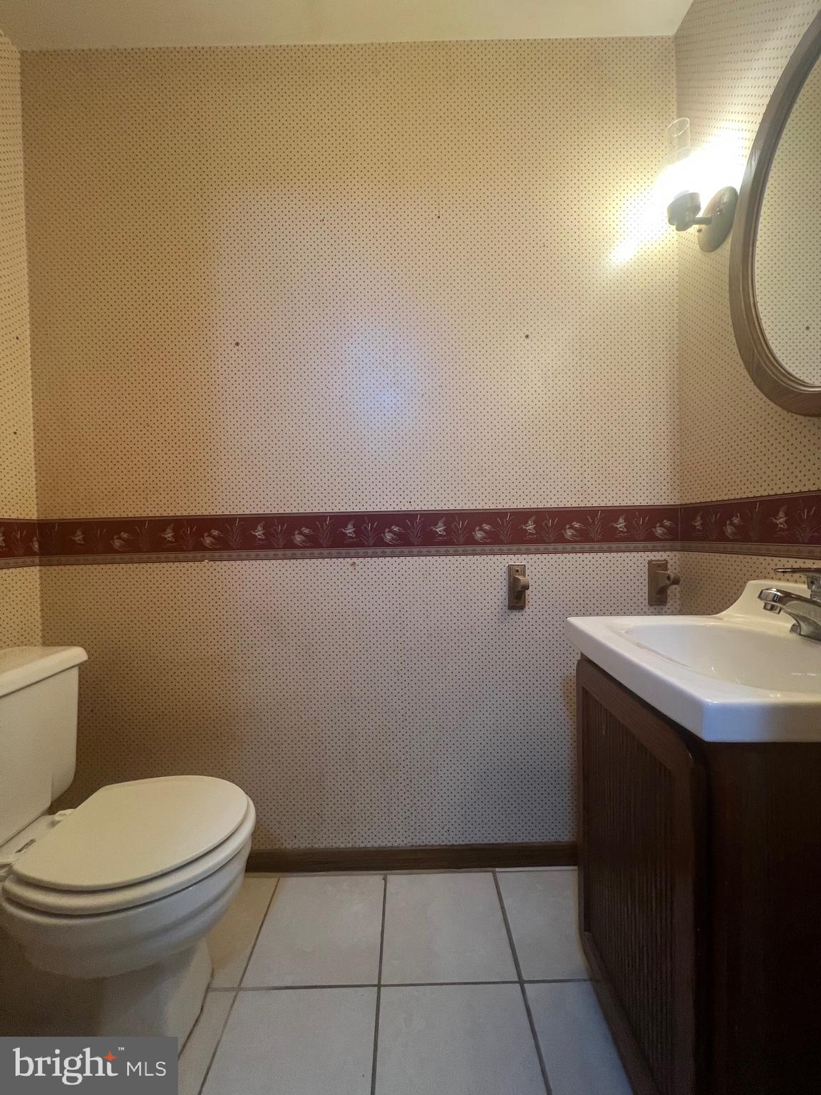 18804 Creeper Lane Gaithersburg, MD 20879 - Photo 14 of 20 a bathroom with a sink a toilet and mirror