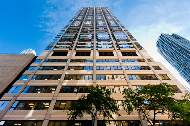 $3,350 | 30 East Huron Street, Unit 3206, Chicago, IL 60611