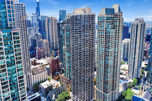 $3,350 | 30 East Huron Street, Unit 3206, Chicago, IL 60611