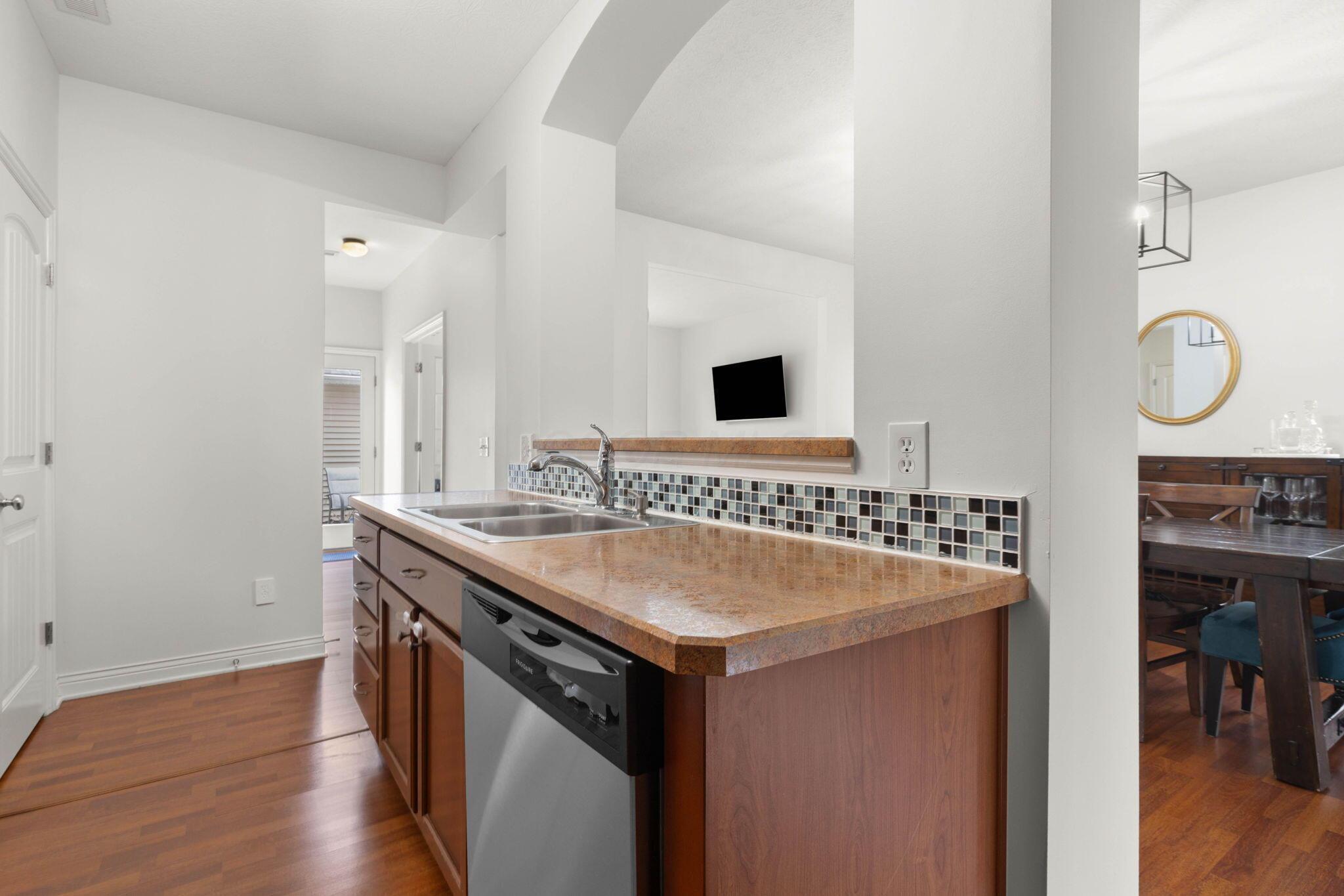 5658 Wexler Road Dublin, OH 43016 - Photo 15 of 54 Kitchen Open to Dining Room