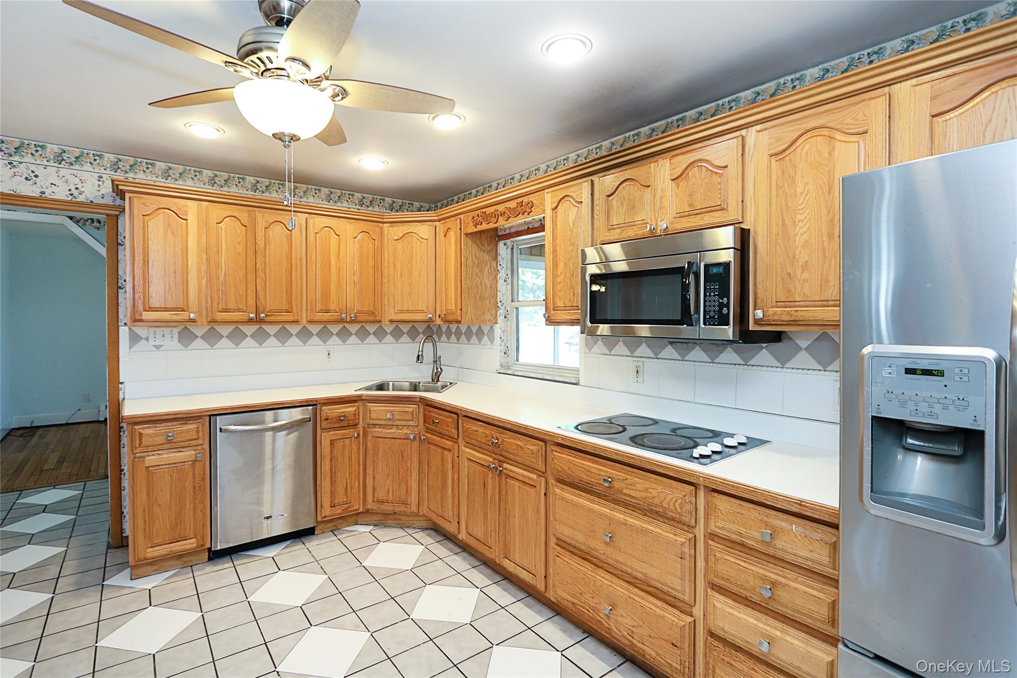 20 East Clearwater Road Lindenhurst, NY 11757 - Photo 10 of 41