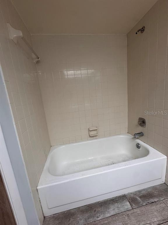 670 Green Valley Road, Unit F9 Palm Harbor, FL 34683 - Photo 15 of 22 a bathroom with a bathtub